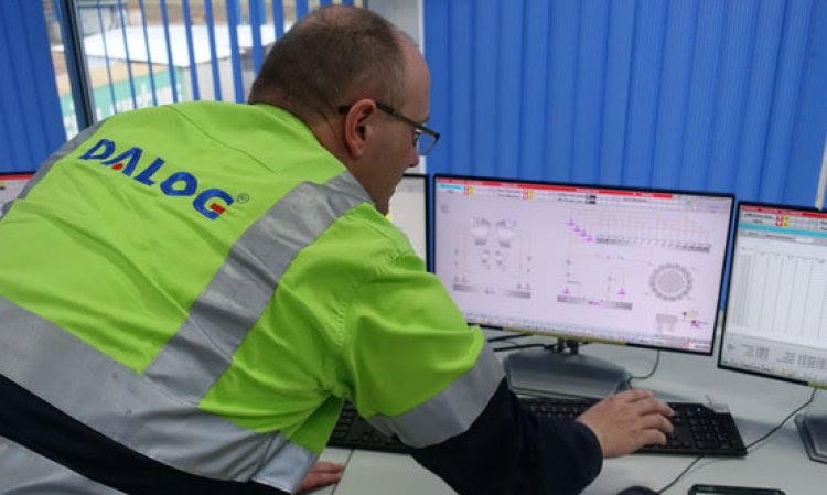 A DALOG process expert during a mill audit.