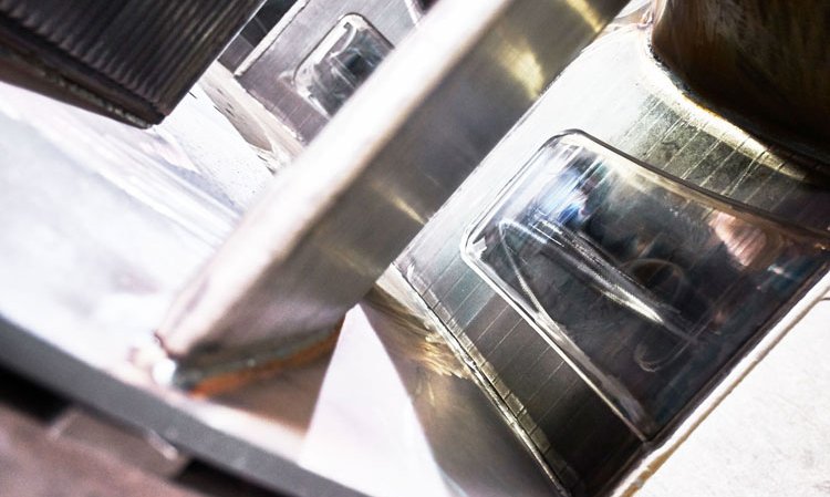 Carbide-coated blade tips offer long maintenance intervals.