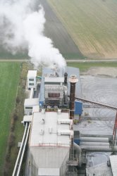 To the bottom left of this image, two alternative fuel conveyors can be seen. They supply materials to a number of  feeding stations from Schenck Process. The most recent installation, a Belt-In-Box, is seen at the top left. It feeds ISF and RDF.