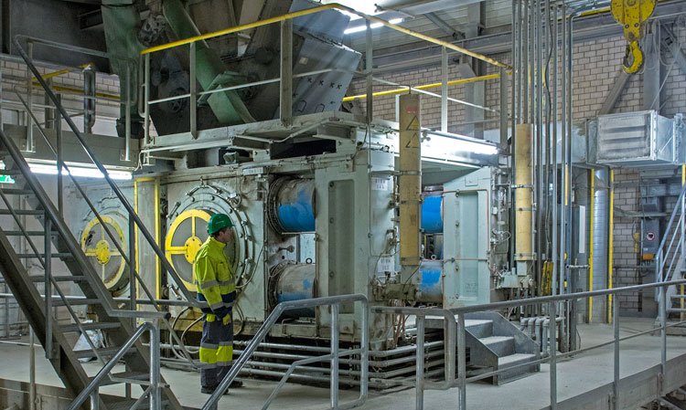 Polysius roller press for cement grinding. Source: HeidelbergCement.