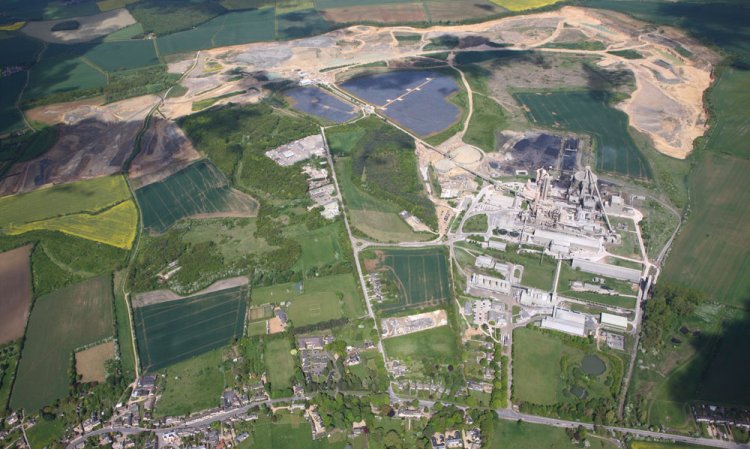 The Hanson Ketton cement plant in Rutland, UK installed a 12MW solar farm (left top) in two stages between 2013 and 2015. Source: Stewart Jones, Hanson.