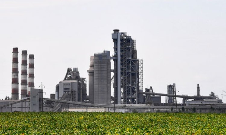 A cement plant in Kamenets-Podolsky, Ukraine, the third-largest importer of cement into the EU in the first half of 2023. Source: Shutterstock.
