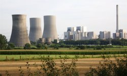 A hard coal power plant: Cooling towers are on the left. The generator, boiler house and other facilities on the right.