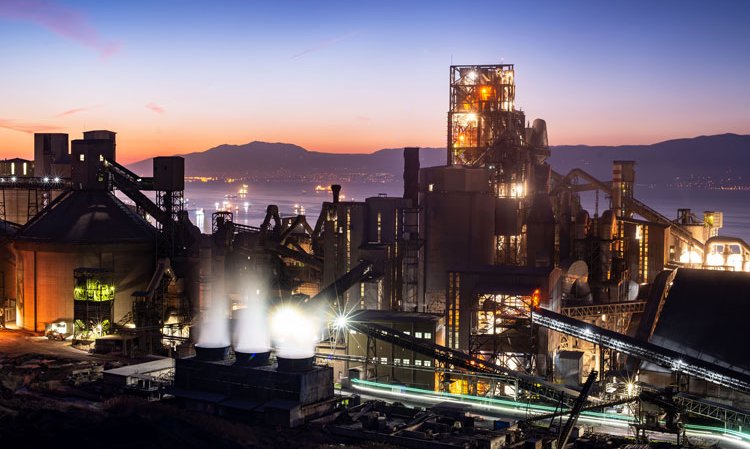 Overview of the Nuh Çimento plant at night.