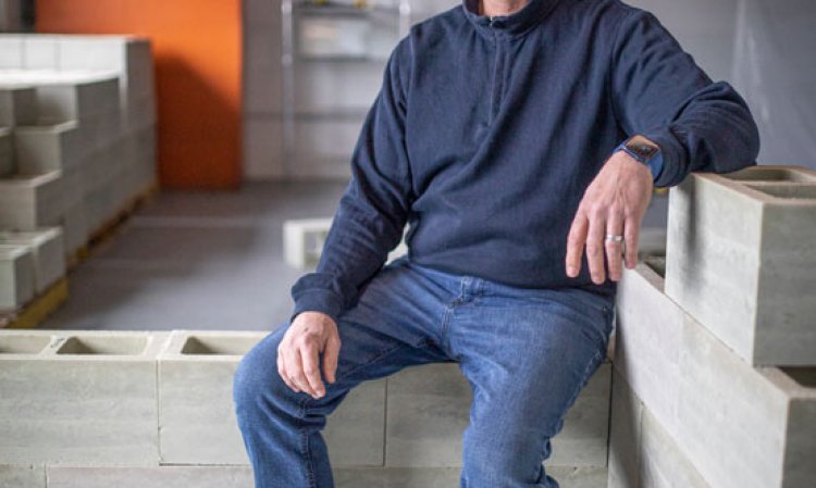 Loren Burnett is a co-founder of Prometheus Materials. He is a serial entrepreneur, with experience in IT/Software and, most recently, photovoltaic windows.