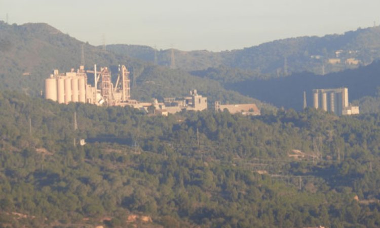 The Cementos Molins San Feliu de Llobregat plant was closed in 2013 due to overcapacity in the  market close to Barcelona. The photograph is taken from the preheater tower of Cementos Molins’ Sant Vincenç dels Horts plant on the other side of the Llobregat river.
