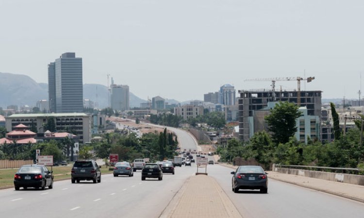 Constitution Avenue in Abuja, the Nigerian capital. Source: Red Confidential / Shutterstock.com.