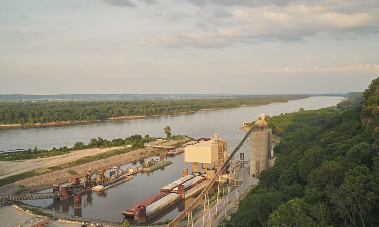 The plant’s harbour facilities, which offer direct access to the Mississippi River, unlock the massive capabilities of the St Genevieve plant.