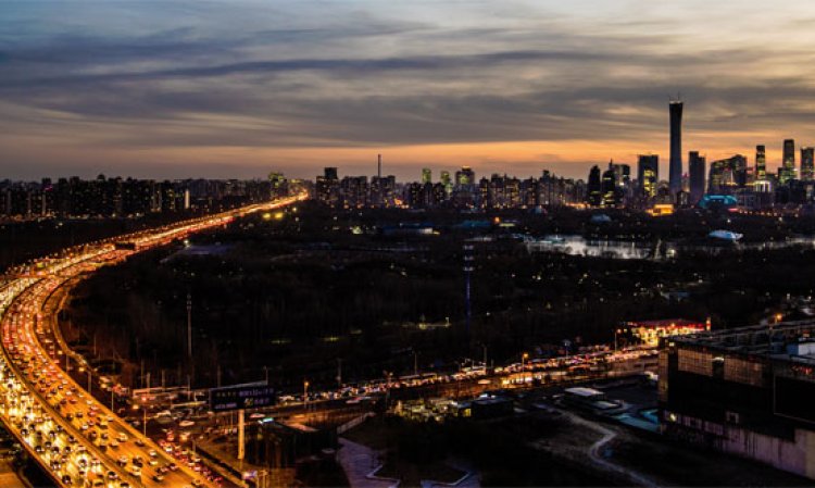 Beijing has enjoyed lower levels of pollution in recent years after government-mandated reductions in coal burning and industrial activity. Image source: Picrazy2, CC BY-SA 4.0.