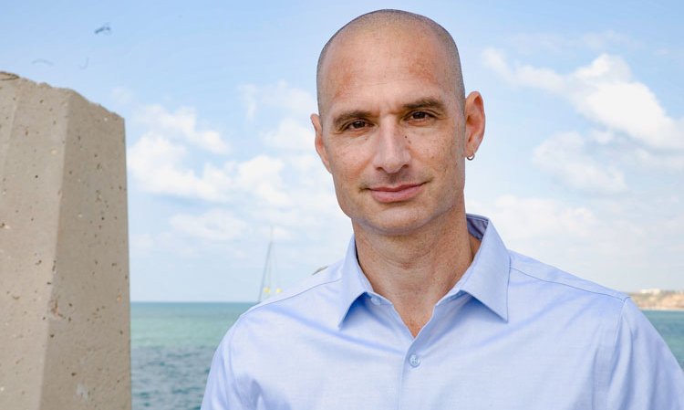 A marine biologist by training, Dr Ido Sella is CEO, CTO and one of the two founders of ECOncrete, along with Dr Shimrit Perkol-Finkel.