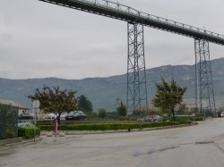 Figure 1: Cemex Croatia supplies all of its cement plants with limestone from its quarry. The raw material is transported 150m by belt conveyor, above the main road leading in and out of Split. A second conveyor system supplies the Sv Kajo site a short distance away, which travels above the same road.