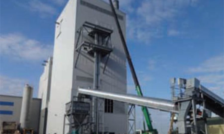 The Orcem terminal in Moerdijk, the Netherlands, was Ecocem Group’s first GGBS grinding plant. The capacity of the ball mill has recently been increased from 55t/hr to over 100t/hr through the addition of a KHD roller press.