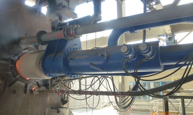 A Polflame and separate injection pipe in a German cement plant.