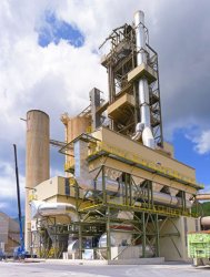 Figure 11: The Wopfinger cement plant's regenerative thermal oxidiser consists of five heat exchangers, in which waste gas is heated and cooled in cycles. The heat exchanger core consists of 25,000 ceramic honeycomb blocks that store heat so efficiently that only minimal energy must be supplied from external sources. Source: CTP.