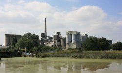 The Cemex South Ferriby plant is located right on the Humber Estuary, where the Humber meets the River Ancholme. The Ancholme is shown in the foreground.