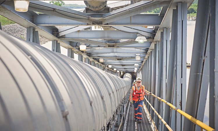 The raw material handling conveyor manages more than 1Mt/yr of raw materials and fuel from the barge unloading system.