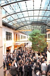 Delegates assemble for the pre-Gala Dinner drinks reception.