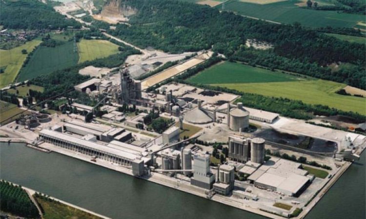 An overview of the CBR cement plant at Lixhe. The current configuration uses a 1974 Polysius kiln with preheater and calciner, which was extensively upgraded in 2001.