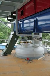 Distribution screws between the two weighing systems.