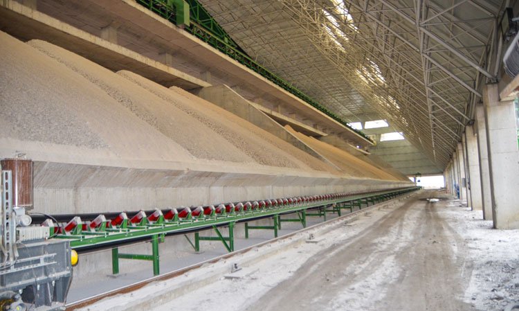 Inside the plant’s 35,000t linear storage building for additives. Gypsum is sourced from nearby Bolu, with an iron-containing byproduct sourced from shipyards.