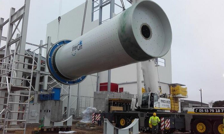 Intercem ball mill being installed during the construction works.